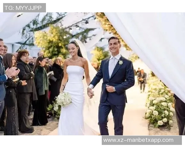 迪巴拉与怀孕妻子甜蜜合影庆生感谢祝福期待新生命降临